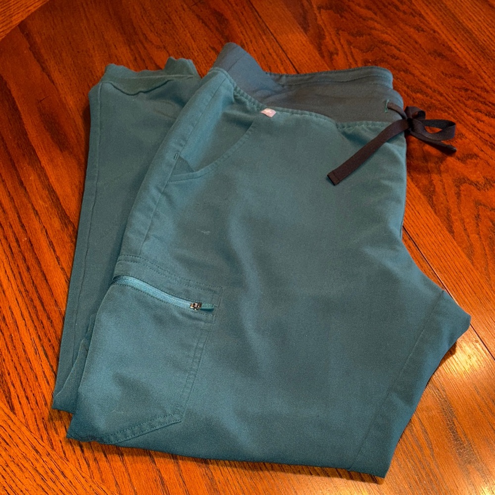 Women’s Figs Hunter Green Jogger scrub pants